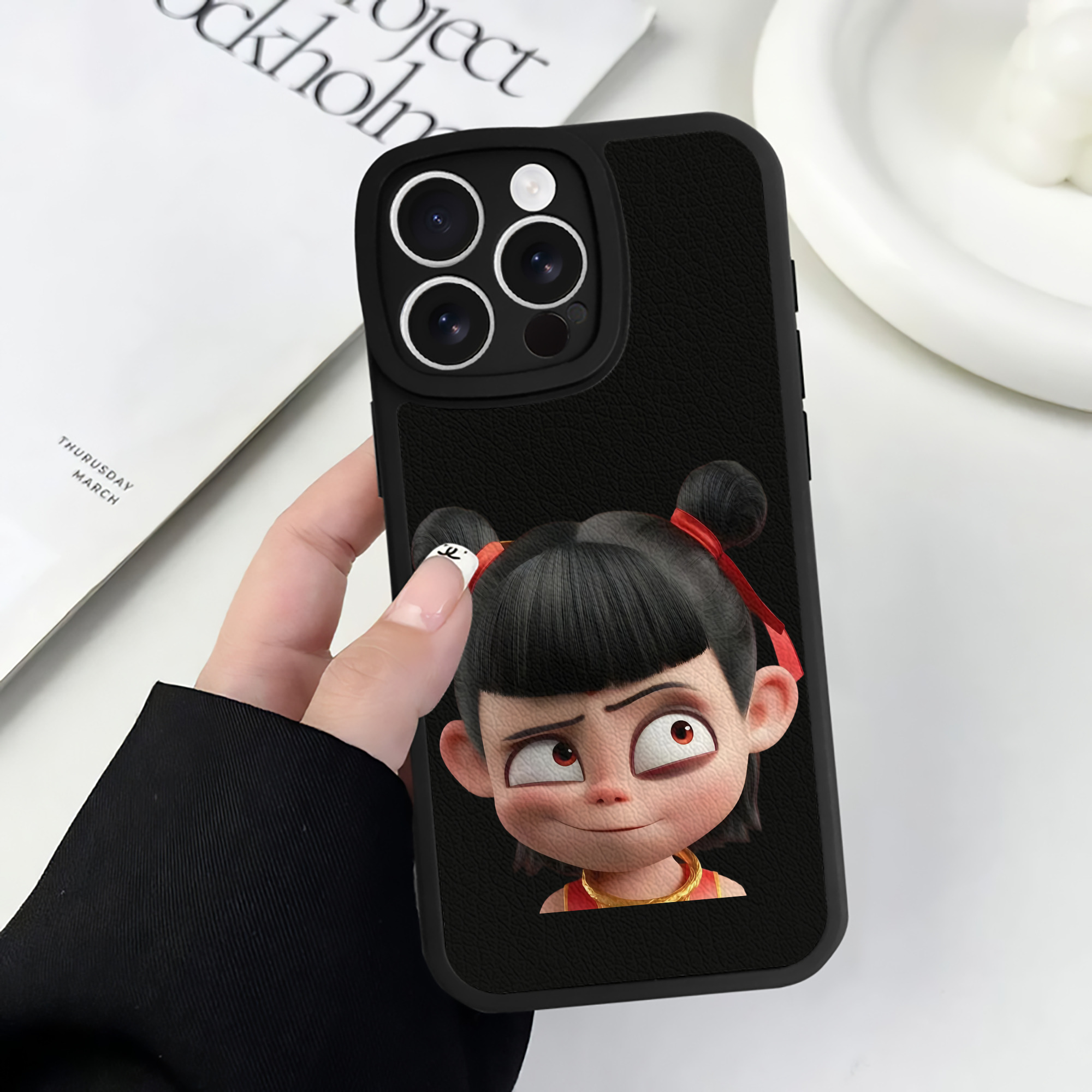 （画像用） Ne Zha 2 ナタ 魔童の大暴れ 【iPhone 16シリーズ対応】シリコンスマホケース（レザー調） 材質：シリコン